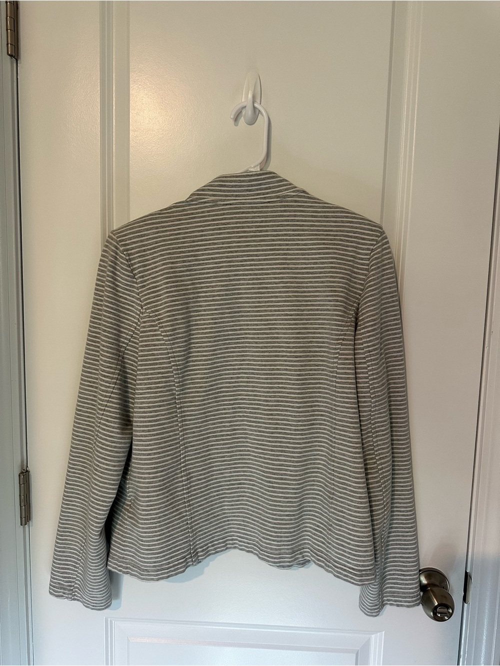 Tommy Hilfiger Gray and White Striped Double-Breasted Knit Blazer - Picture 4 of 6